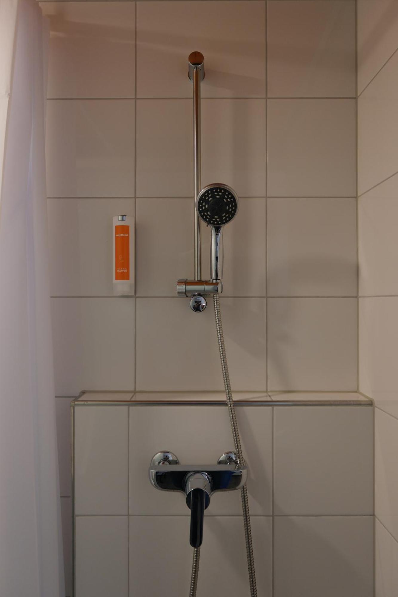 Easyhotel Zuerich Main Station Cameră foto